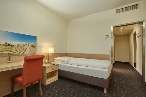 H+ Hotel Darmstadt image 4